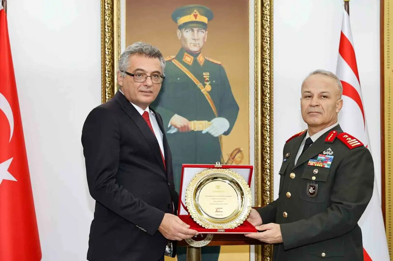 Erhürman’dan Kıbrıs Türk Barış Kuvvetleri Komutanı İnaltekin ve Güvenlik Kuvvetleri Komutanı Bilir’e ziyaret