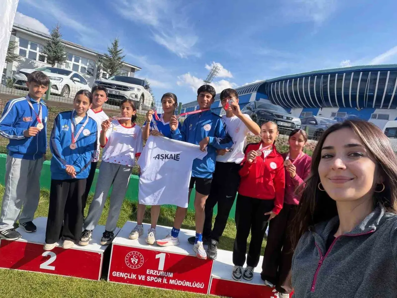 Aşkale YİBO’dan atletizmde kupa ve madalya başarısı