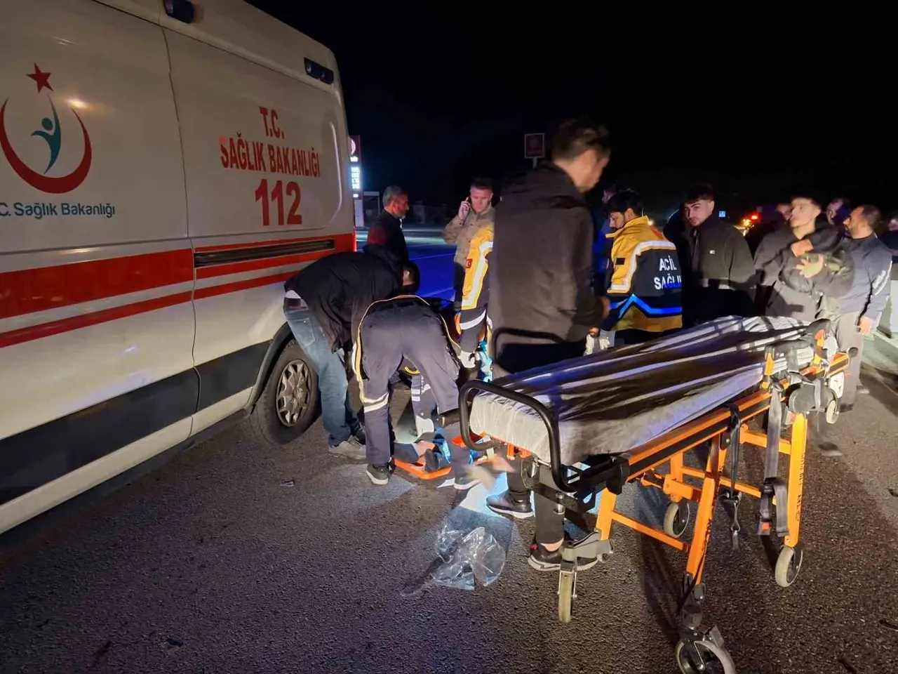 Bingöl’de otomobil yayalara çarptı: 2 ağır yaralı