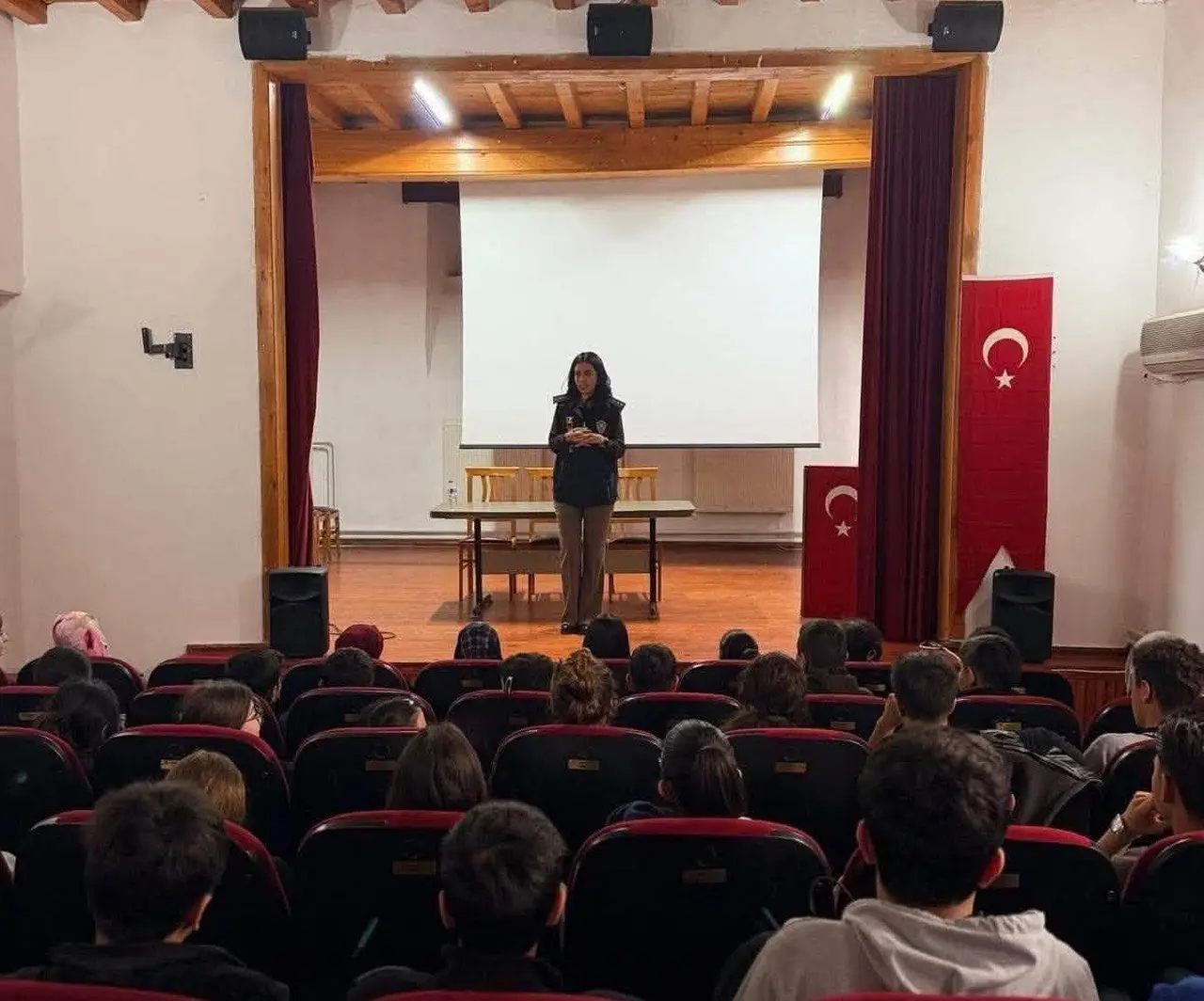 SİBERAY’dan gençlere dijital güvenlik uyarısı