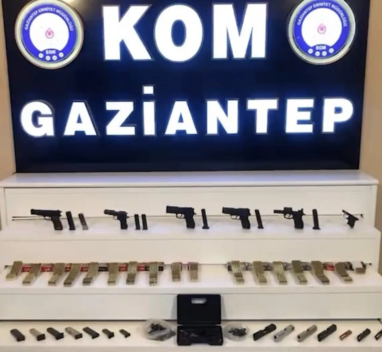 Gaziantep’te 4 adet ruhsatsız silah ile çok sayıda fişek ele geçirildi