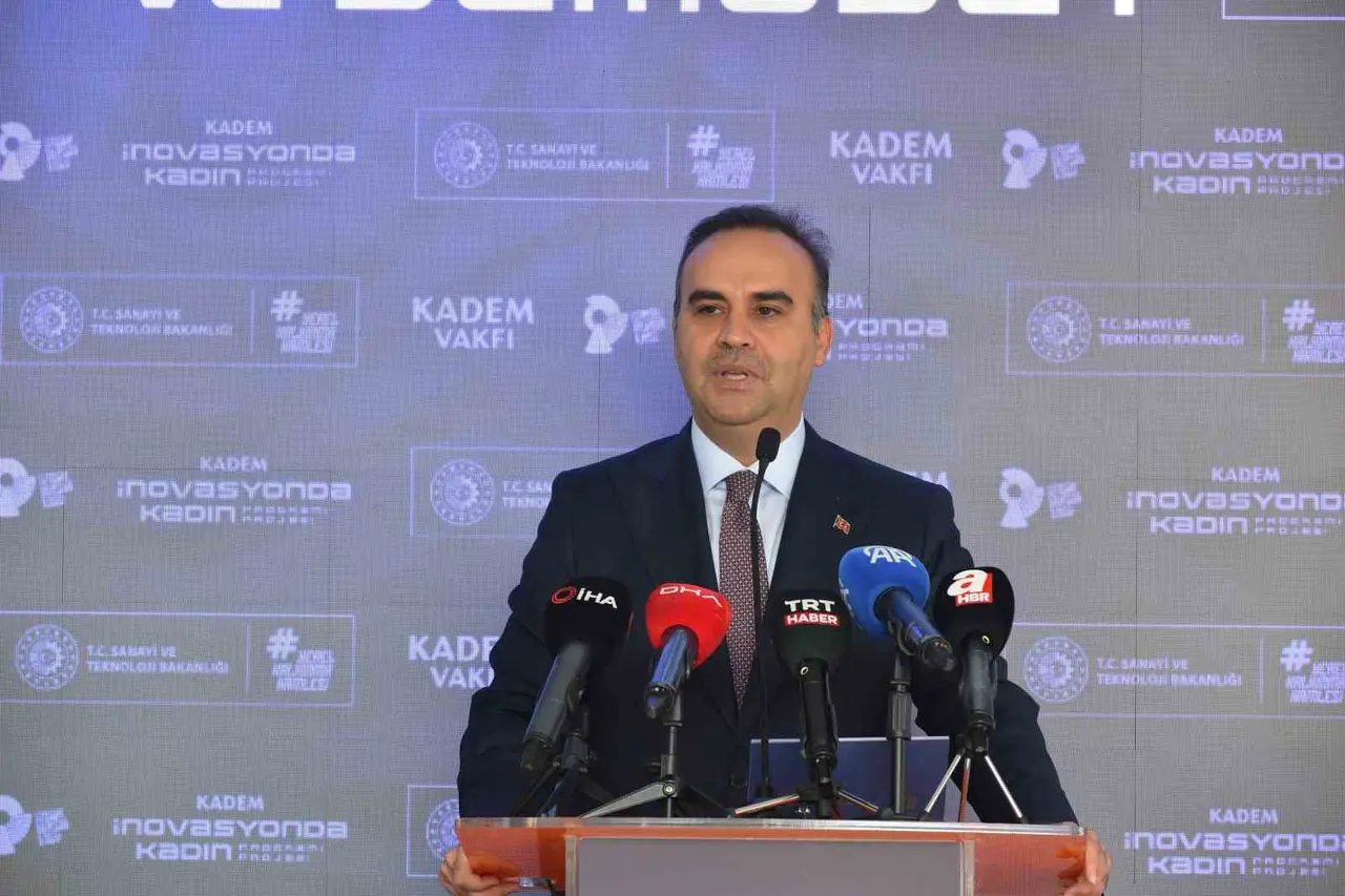 Bakan Kacır: "Kadınların bilimde ve üretimde güçlü bir şekilde yer alması, ülkemizin kalkınmasının temel anahtarıdır"