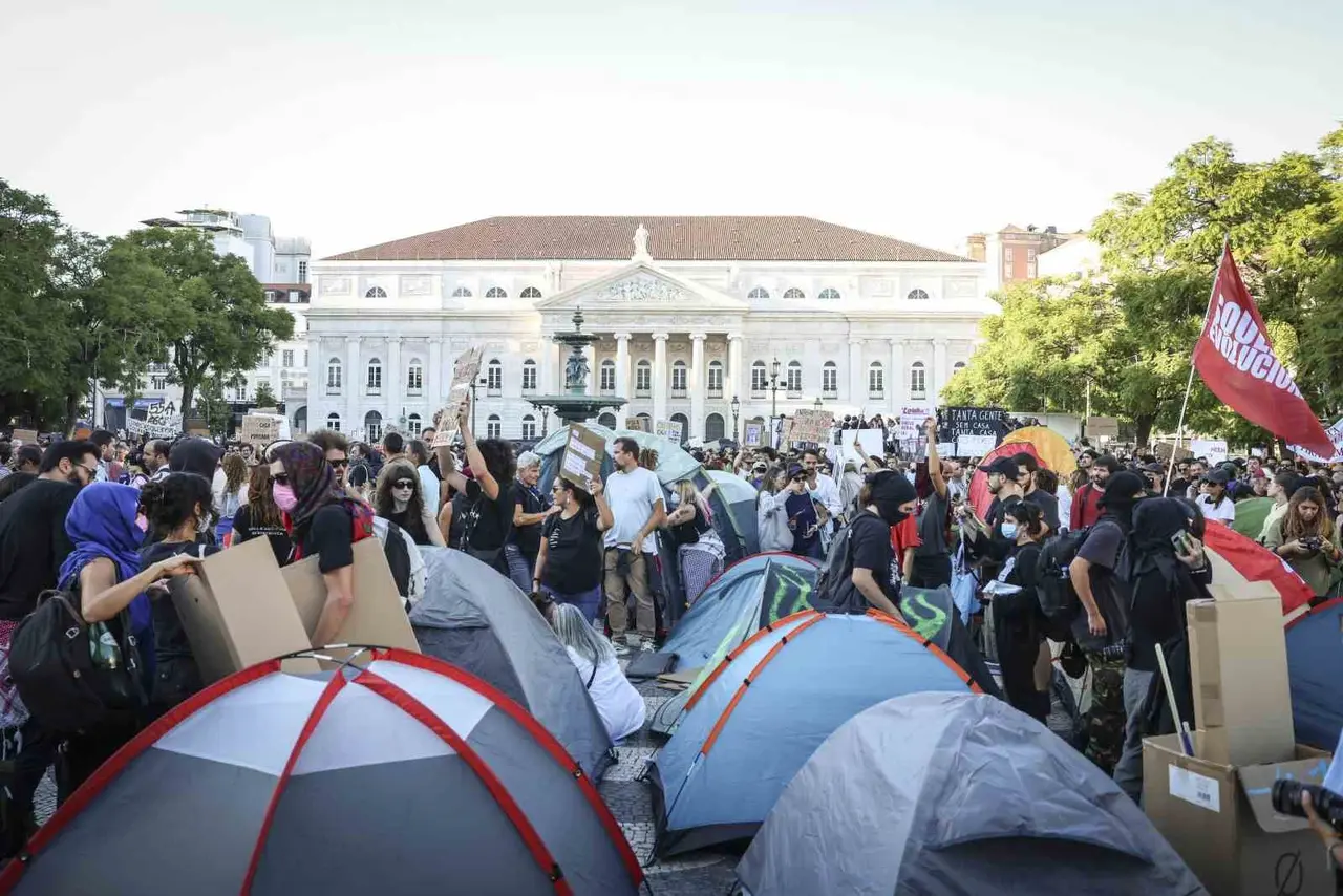 Portekiz’de konut krizi protestolarına polis müdahalesi: 55 gözaltı