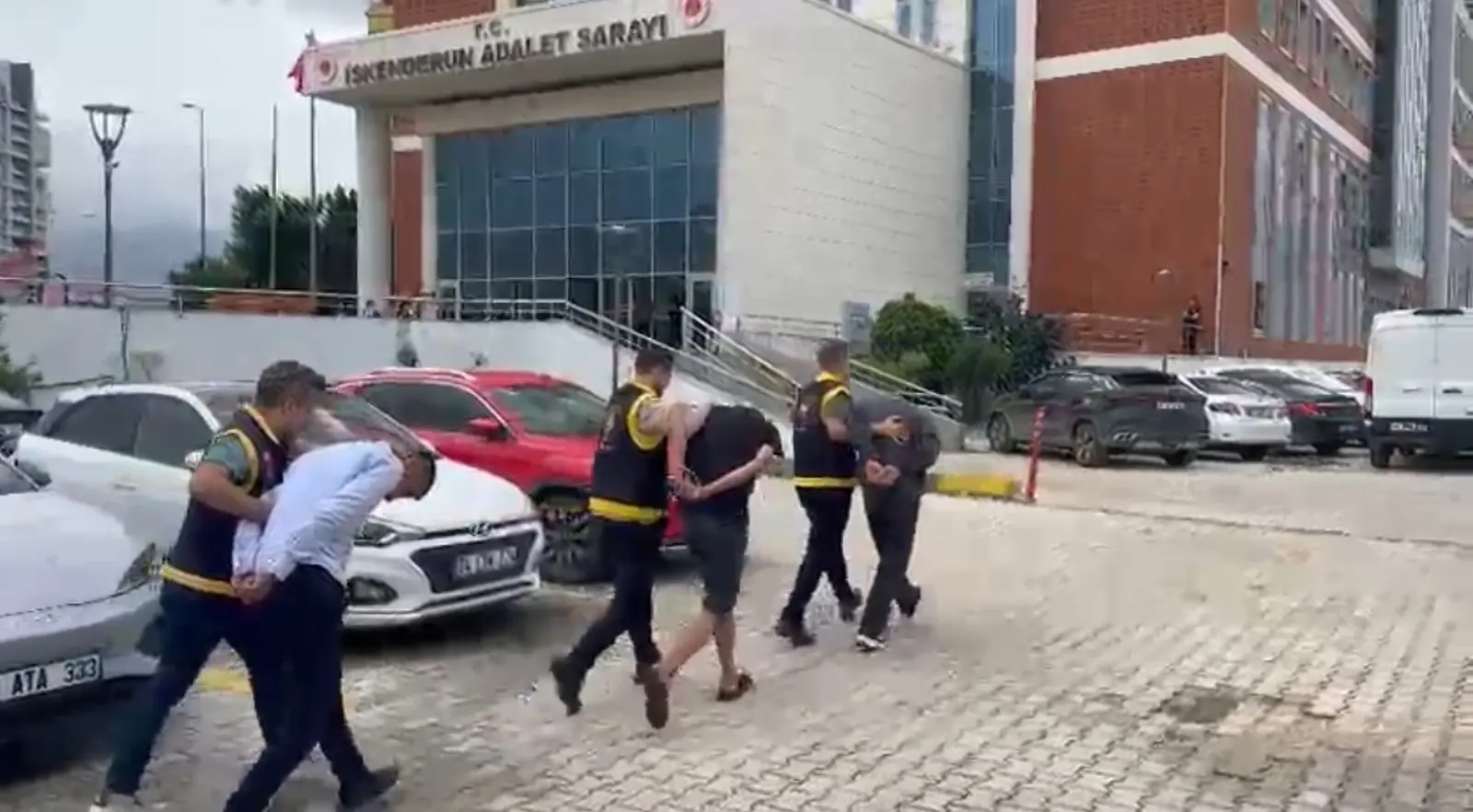 İskenderun’da 2 şüpheli tutuklandı