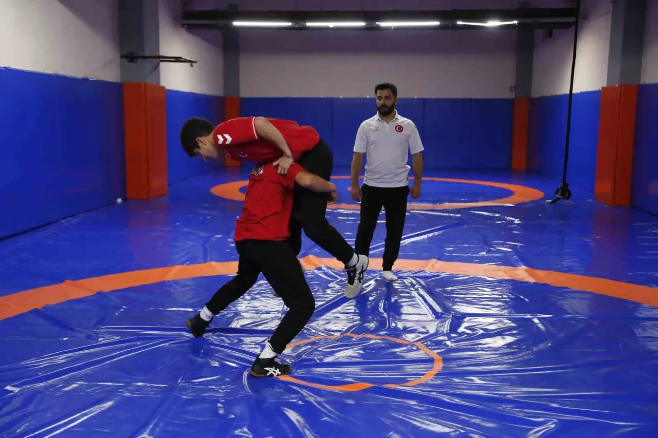 Bağcılarlı güreşçi kardeşler, Balkan Şampiyonası’na damga vurdu