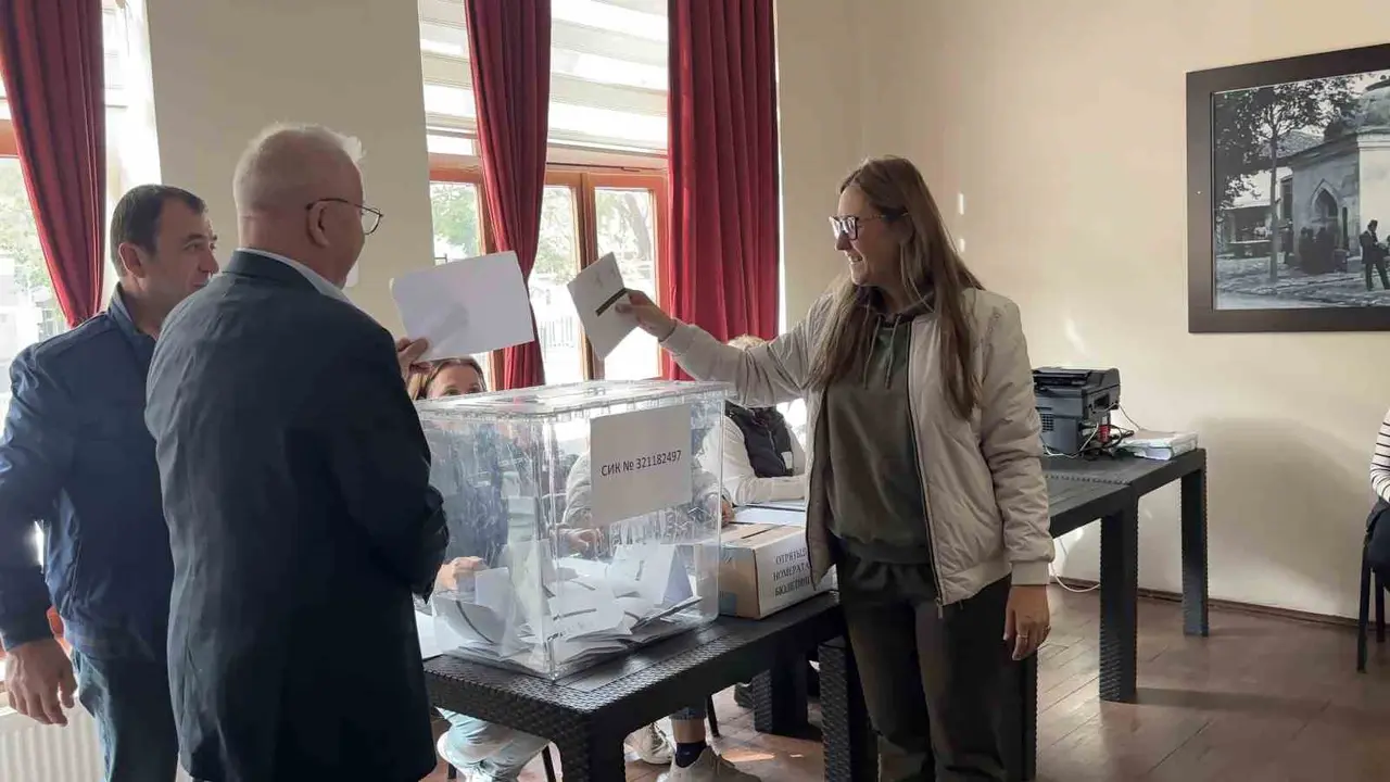 Kırklareli’nde çifte vatandaşlar Bulgaristan seçimi için sandık başına gitti