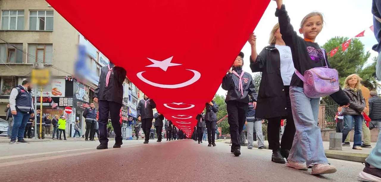 Samsun’da 1919 metrelik bayraklı "Cumhuriyet Yürüyüşü"