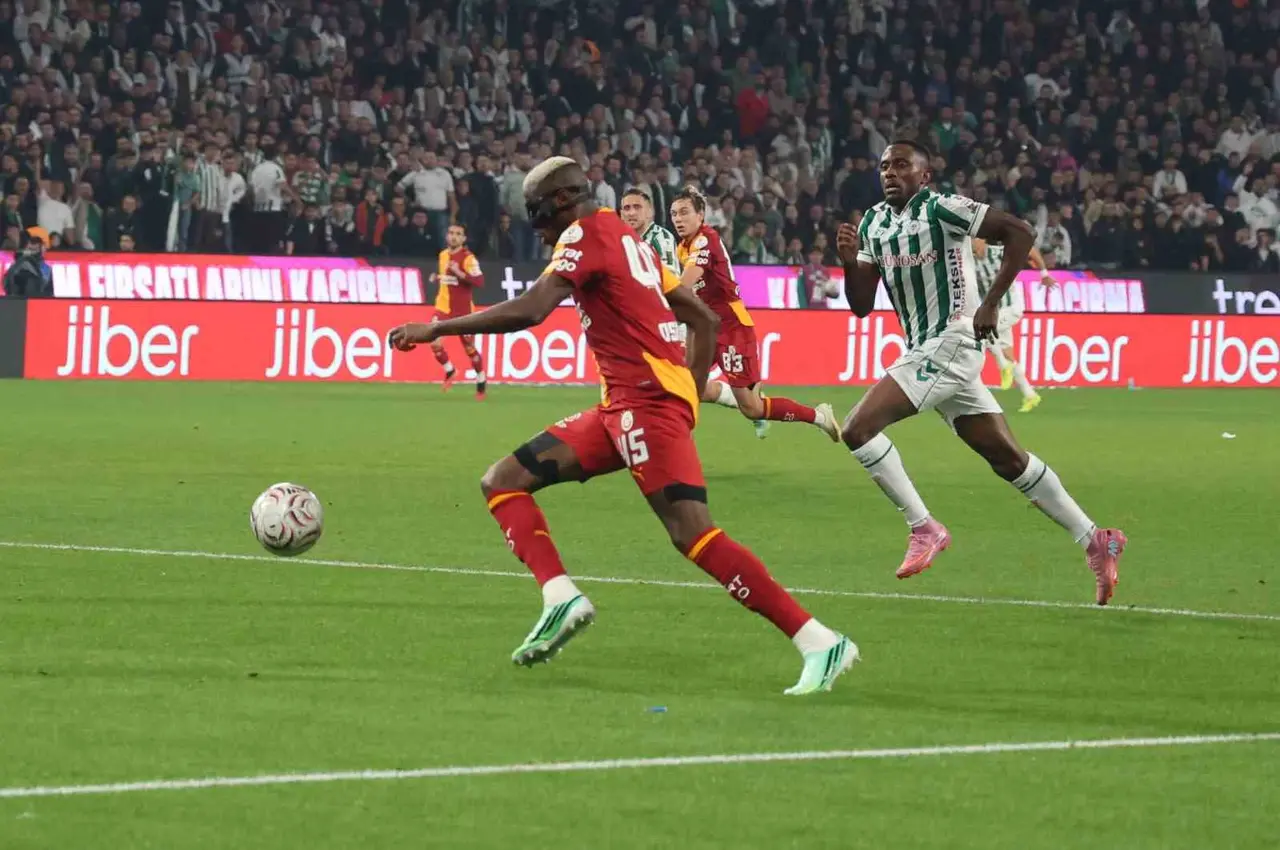 Trendyol Süper Lig: Konyaspor: 0 - Galatasaray: 2 (İlk yarı)