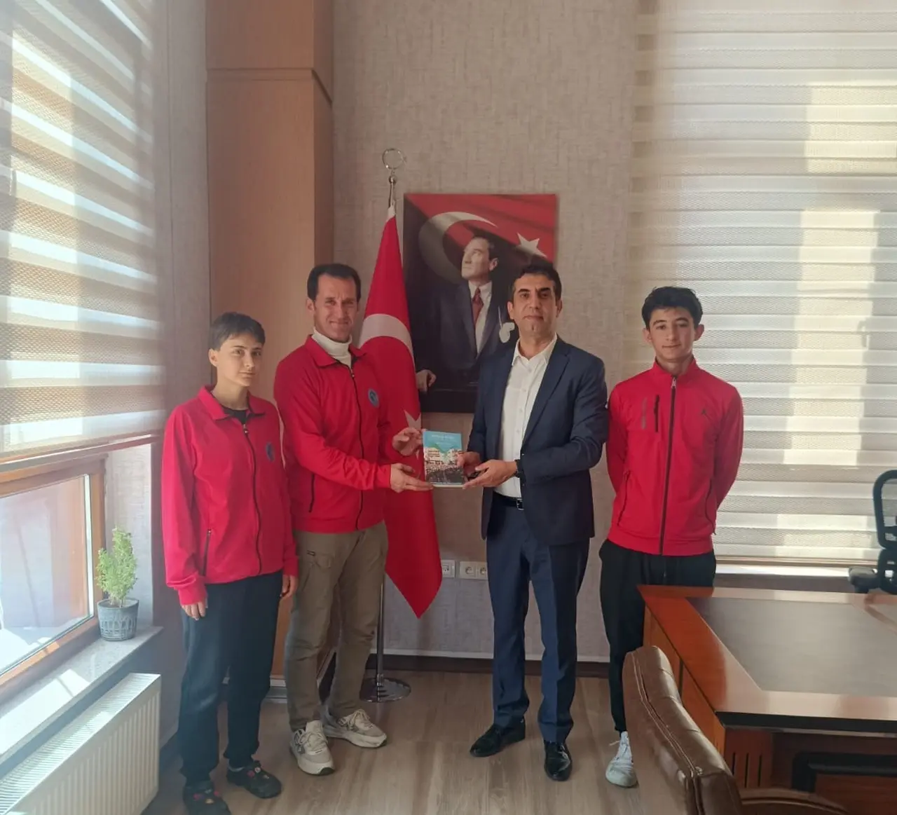 Pazarlar Spor Lisesi Spor Kulübü’nden Vali Yardımcısı Kazez’e projeler ziyareti