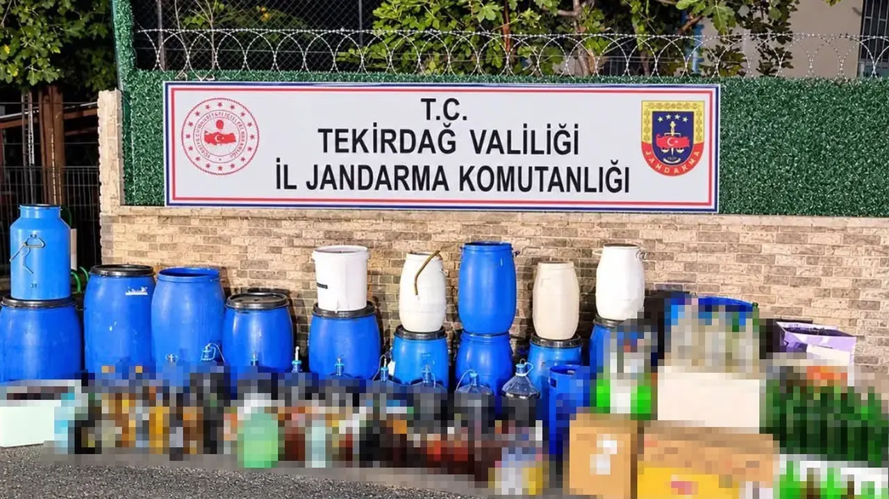 Malkara’da evden 1 ton 120 litre sahte içki çıktı
