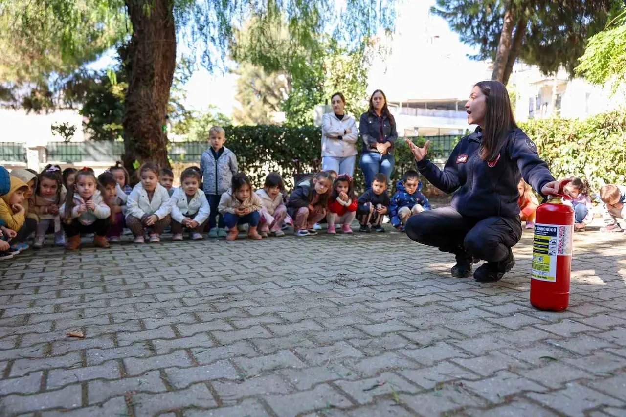 Aydın Büyükşehir Belediyesi Çocuk Gelişim Merkezleri’nde Eğitici İtfaiye etkinliği
