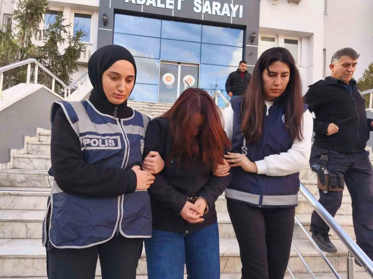 Bebeğe şiddet uygulayan hemşire: "Tutuksuz yargılanmayı ve tahliyemi talep ediyorum"