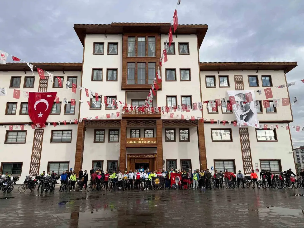 Cumhuriyet için 103 kilometre pedal çevirdiler