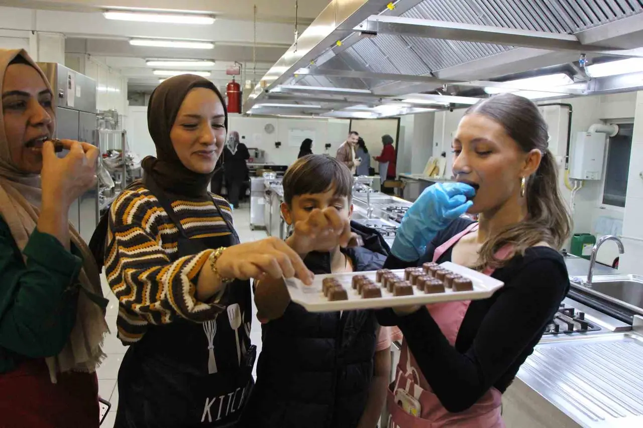 Mutfağını markaya dönüştürmek isteyen kadınlara çikolata tadında eğitim