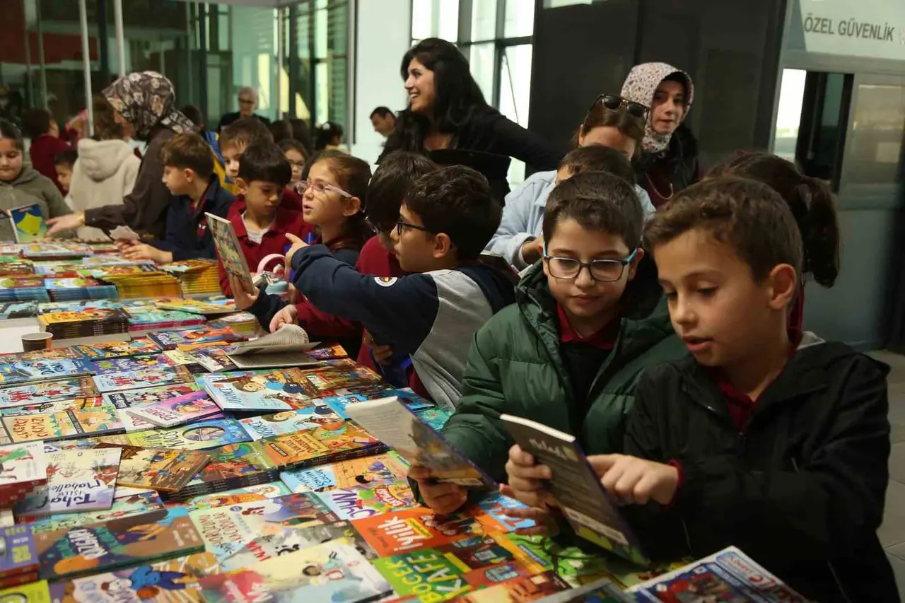 Çayırova 7. Kitap Günleri’ne öğrencilerden yoğun ilgi