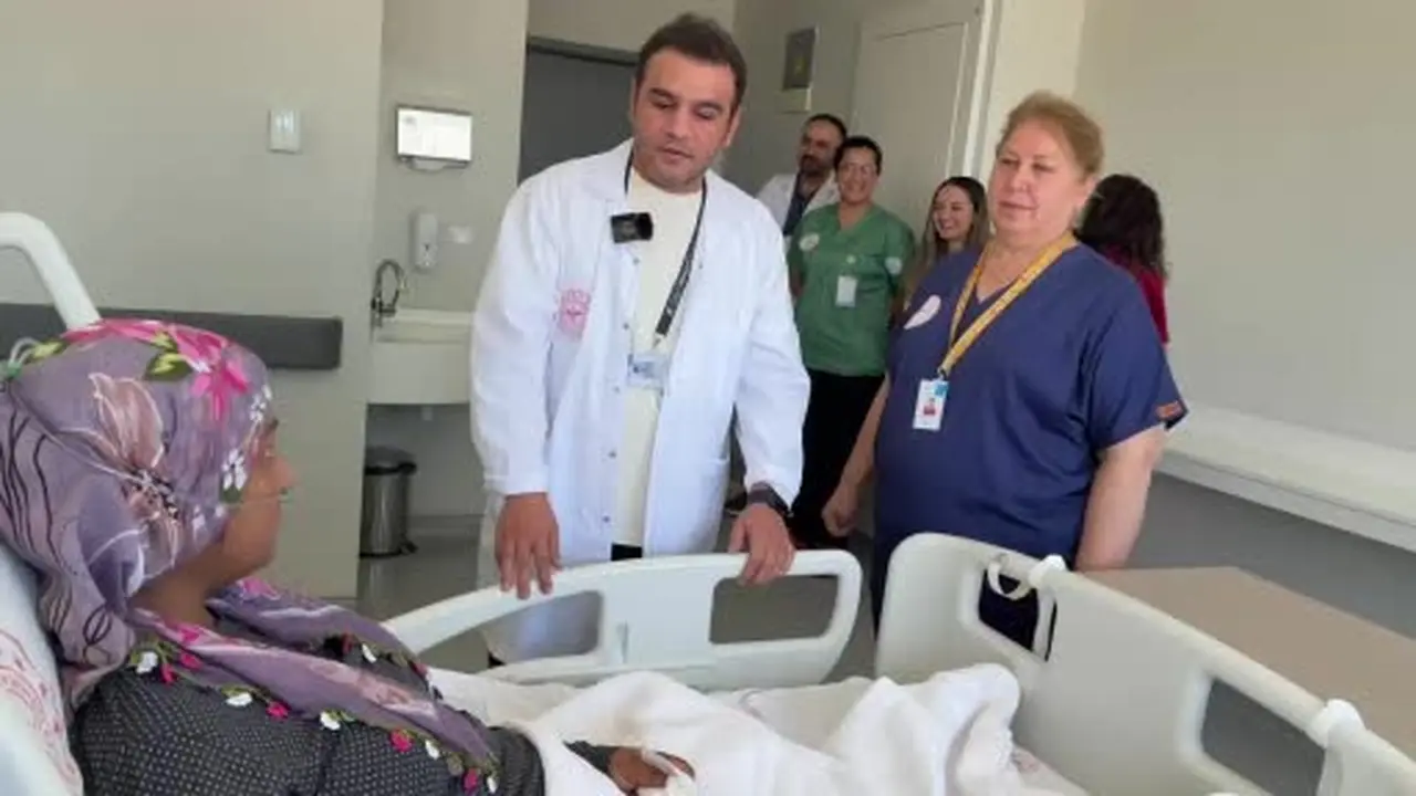 Kalbi durdurmadan 5 santimetrelik kesiyle riskli ameliyat başarıyla tamamlandı