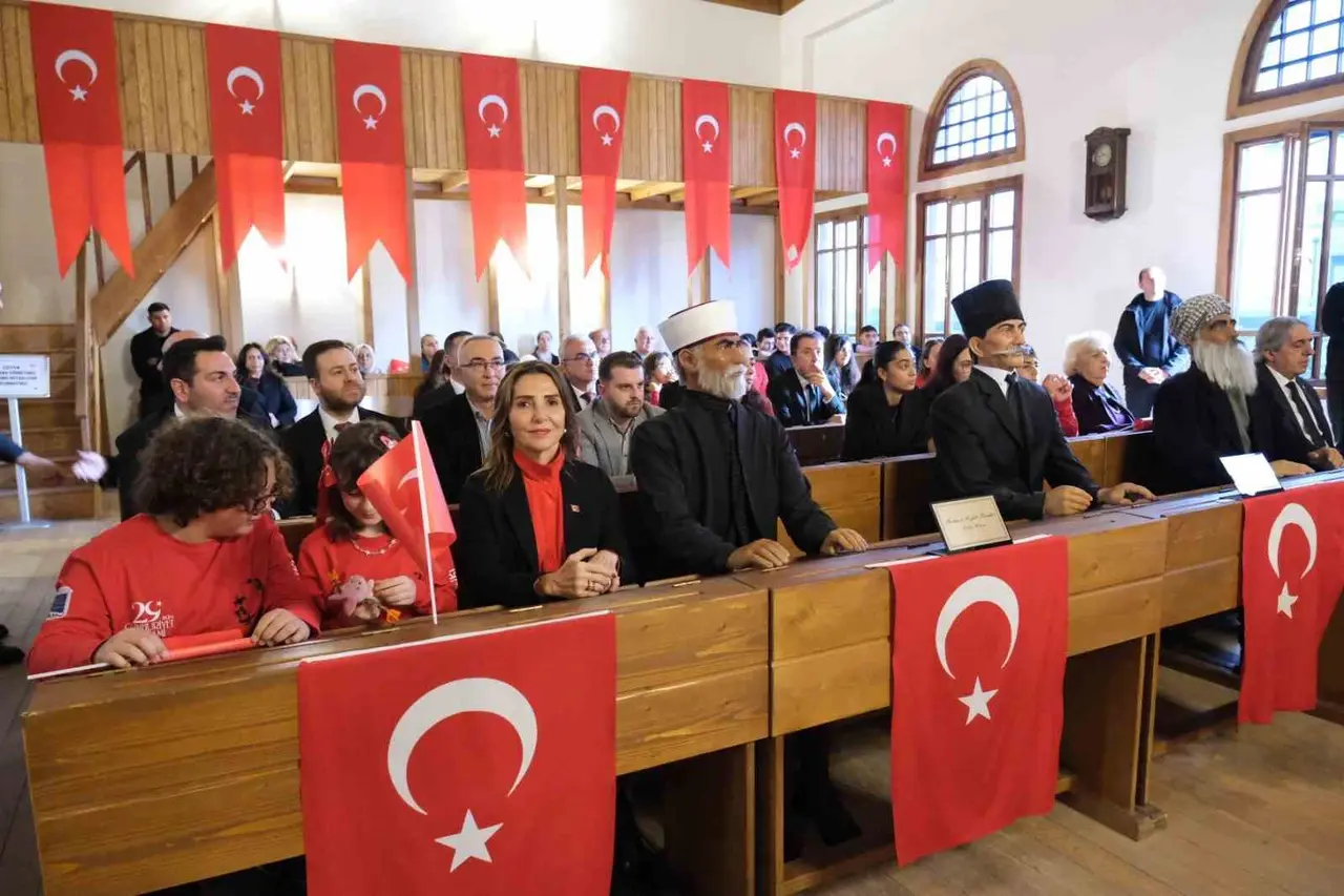 Büyükçekmece’de Cumhuriyetin 103. yılına özel meclis oturumu gerçekleşti