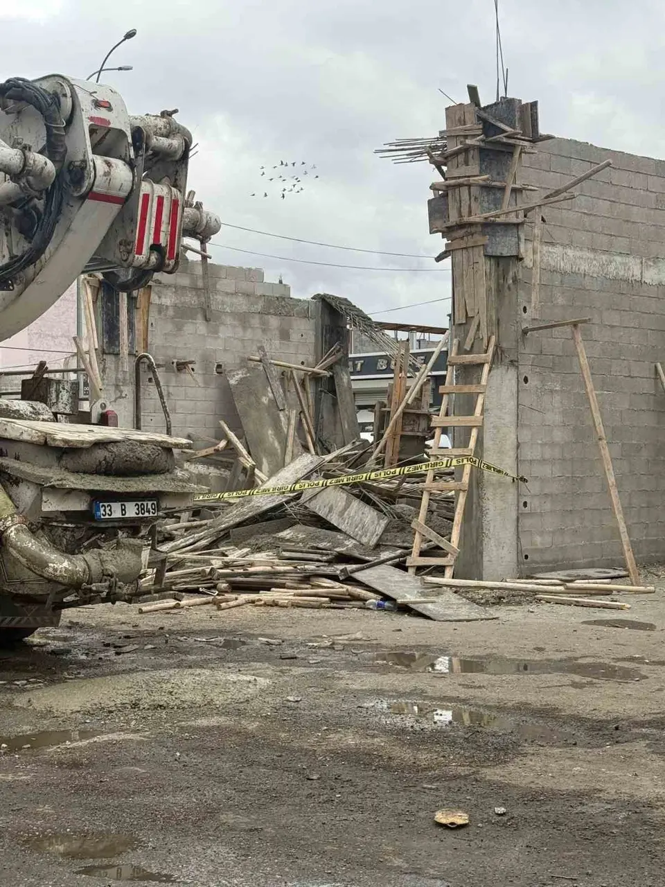Gaziantep’te beton dökümü sırasında ahşap kalıp çöktü: 3 yaralı