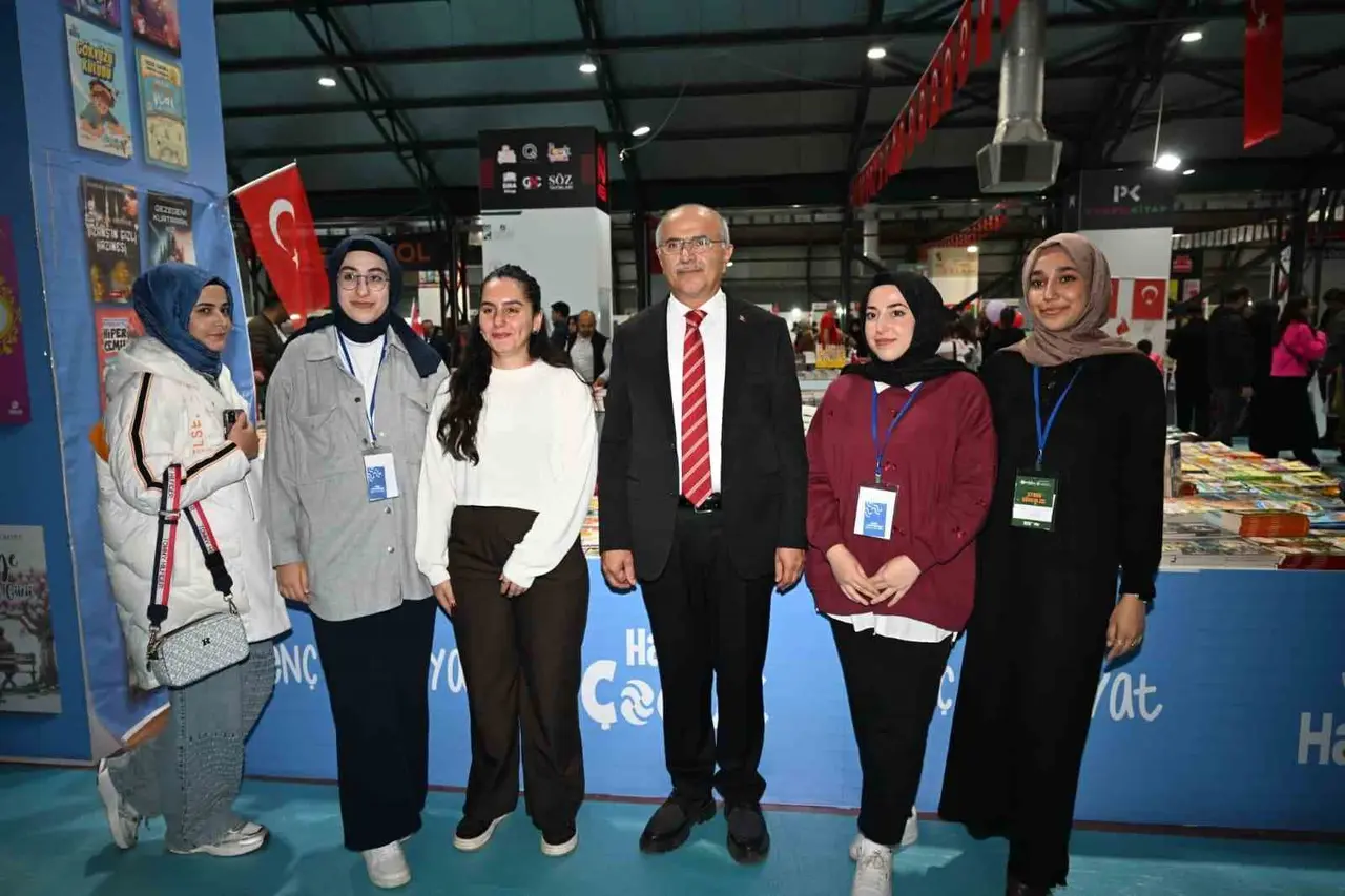 Malatya Kitap Fuarı yazar ve ziyaretçilerden tam not aldı