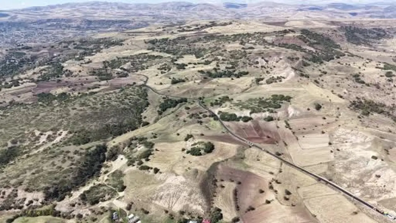 Tunceli’de huzurun yolu sıcak asfaltla döşeniyor
