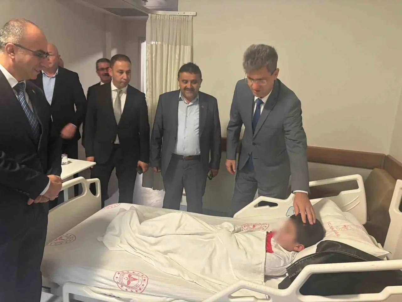 Öğrenci servisi ile otomobil çarpıştı: 5 yaralı