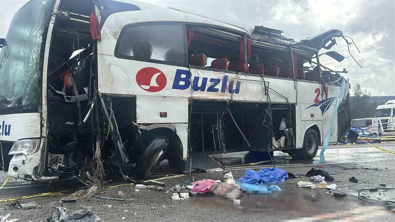 Burdur’da 1 kişinin öldüğü ve 8 kişinin yaralandığı otobüs kazasında sürücü tutuklandı