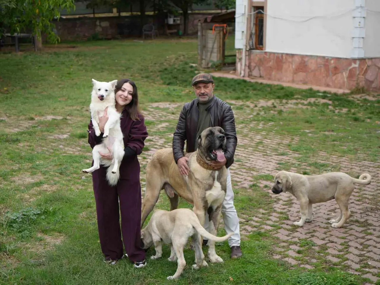Köpek sevgisi mesleğini değiştirmesine sebep oldu, babasıyla kendi işini kurdu