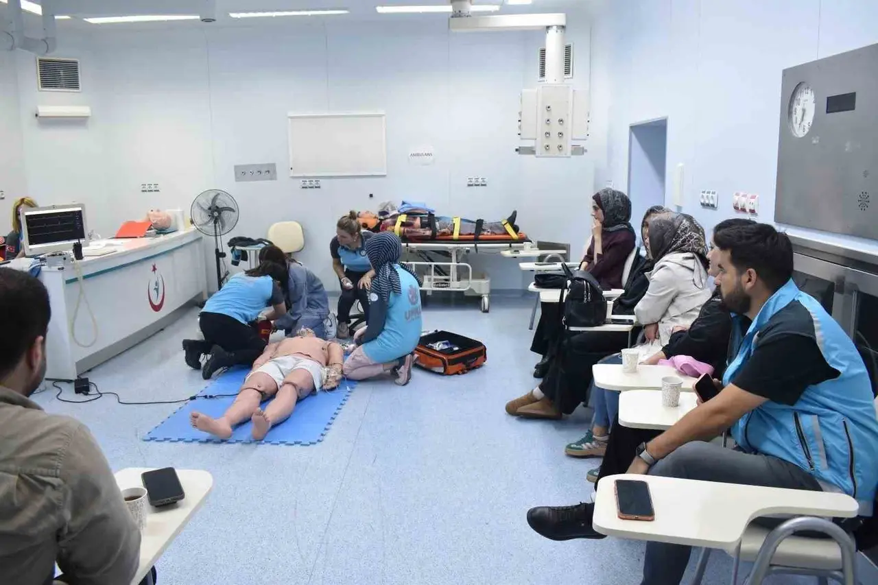 Elazığ UMKE personeline ileri yaşam desteği eğitimi verildi