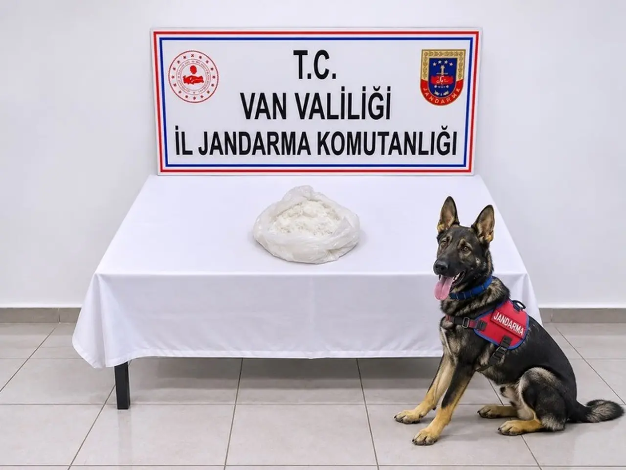 Yolcunun çantasında uyuşturucu madde ele geçirildi