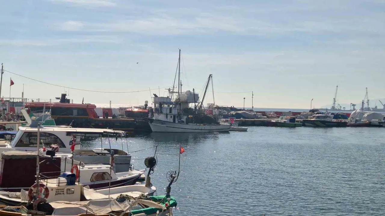 Fırtına dindi, Tekirdağlı balıkçılar yeniden denize açıldı
