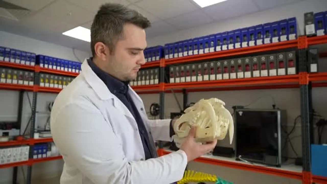 OMÜ’de hayvanların anatomik yapıları üç boyutlu yazıcıyla üretiliyor, eğitimde kullanılıyor