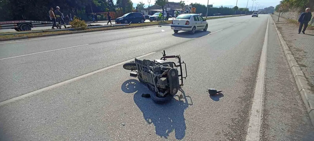 Yaya geçidinde karşı şeride geçen motorlu bisiklete çarptı: 1 ölü