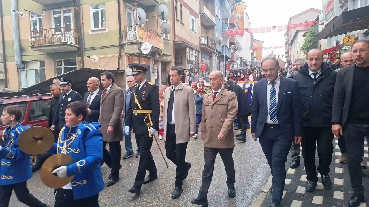 Hisarcık’ta Cumhuriyet Yürüyüşü düzenlendi