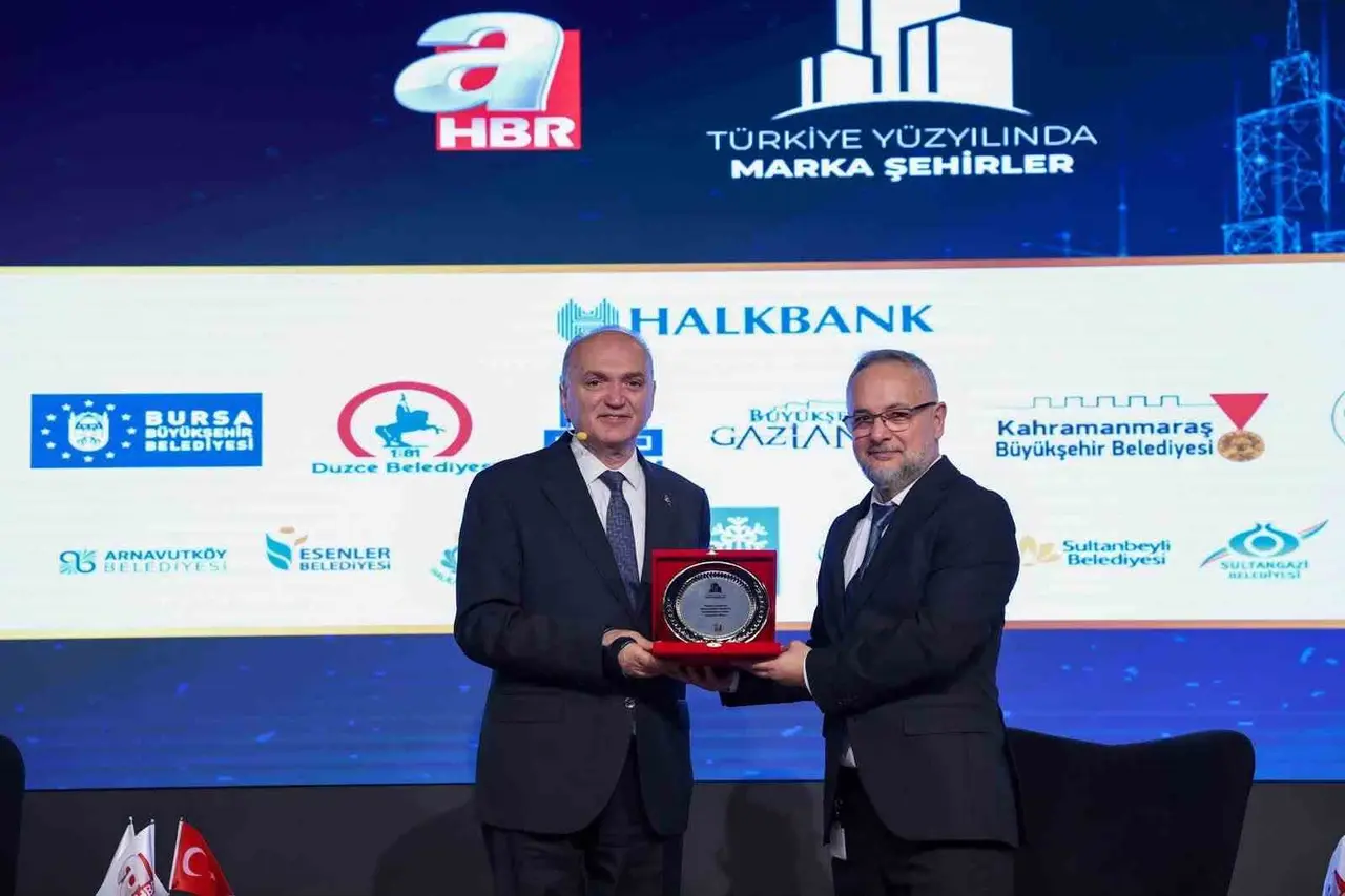 Başkan Özlü Marka Şehirler Zirvesinde Düzce’yi anlattı