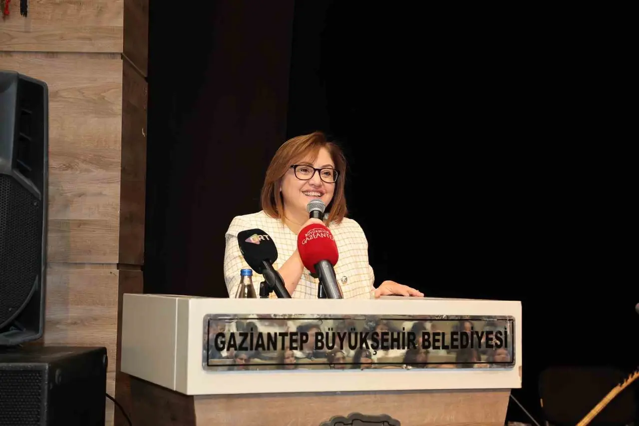 Türk dünyasının ozanları Gaziantep’te buluştu