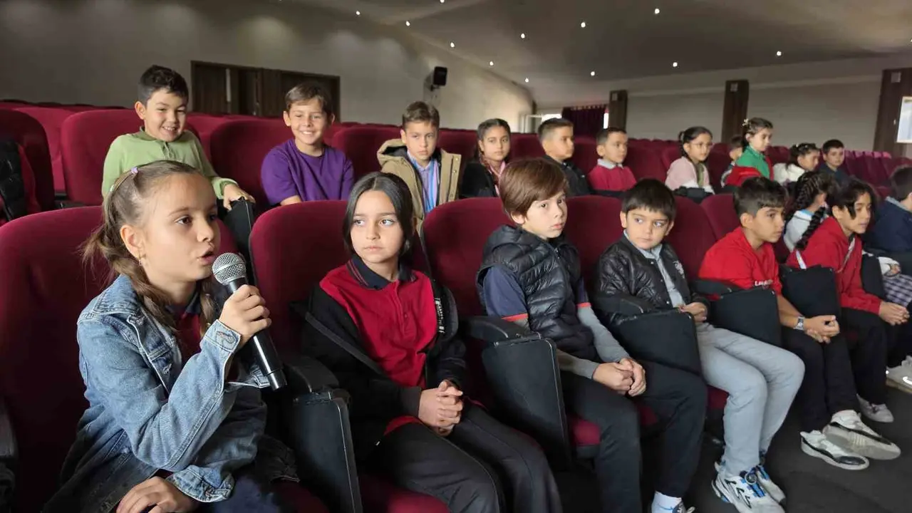 Nazilli’de İlçe Milli Eğitim Müdürü Güner, öğrencileri dinledi