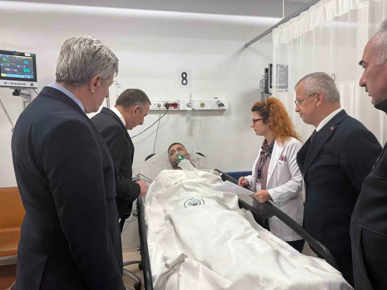 Vali Hacıbektaşoğlu maden kazasında yaralanan işçileri hastanede ziyaret etti