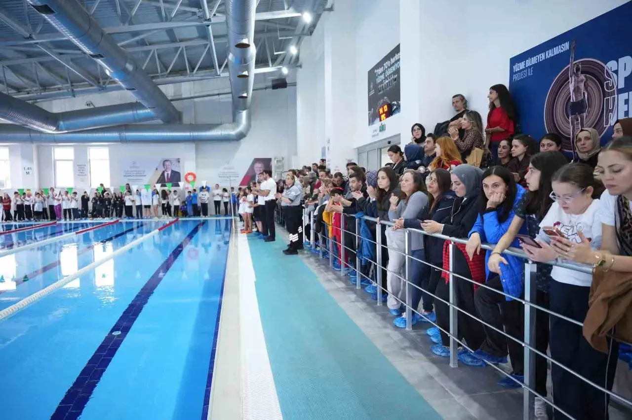 Cumhuriyet Kupası Yüzme Yarışları Yenişehir’de düzenlendi
