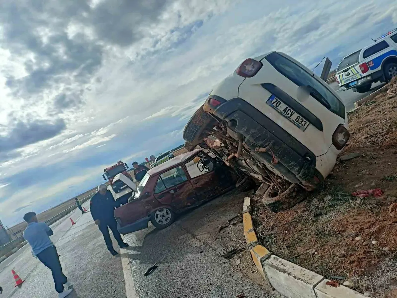 Karaman’da otomobille cip çarpıştı: 2 yaralı