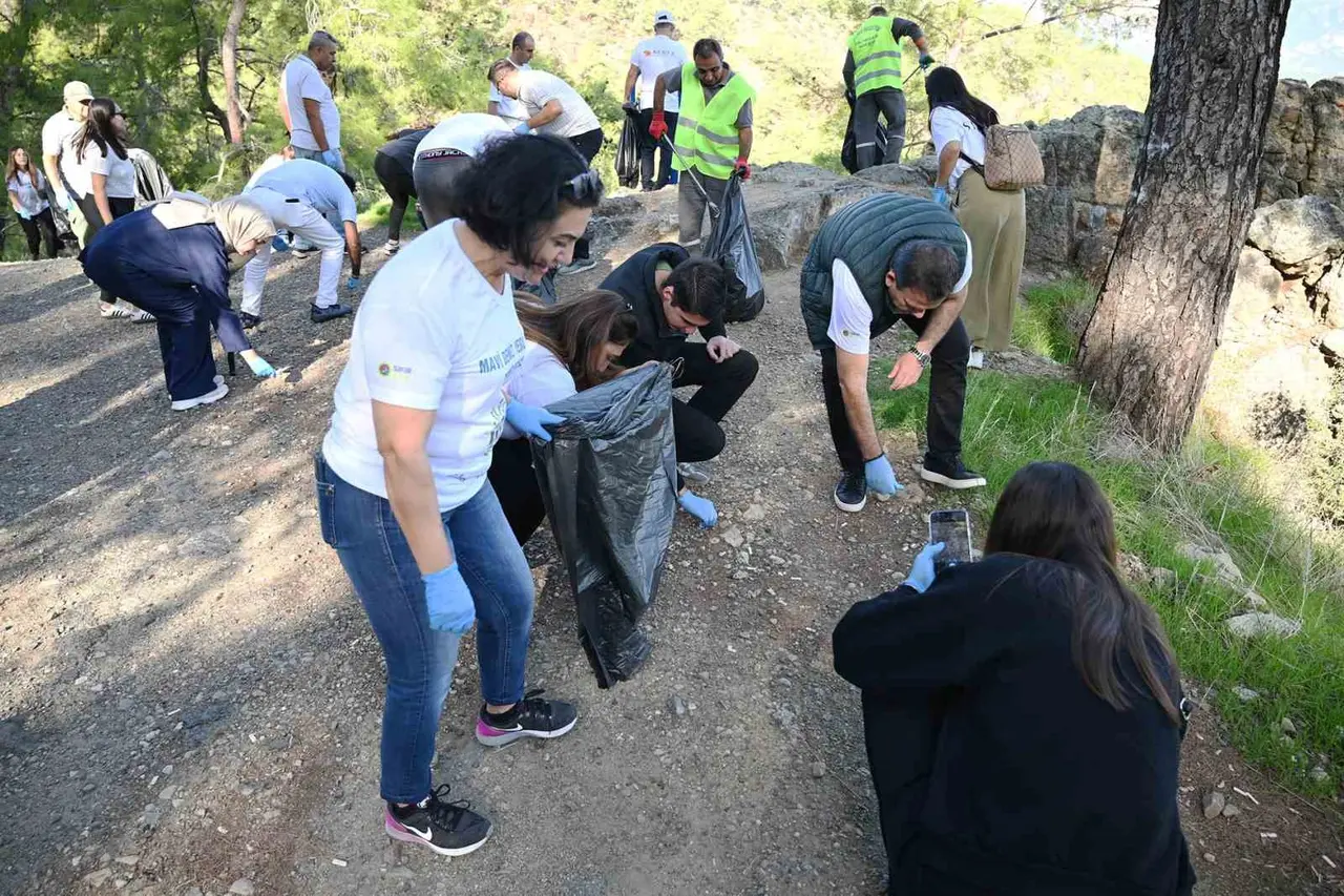Kemer’de çevre temizliği etkinliği