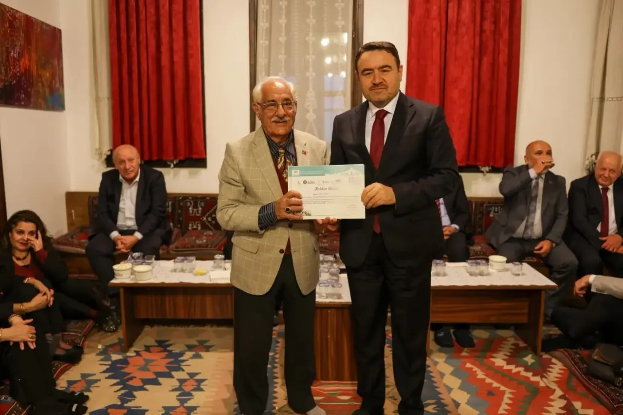 Kütahya’nın tanıtımına katkı sunan sanatçılara sertifika verildi