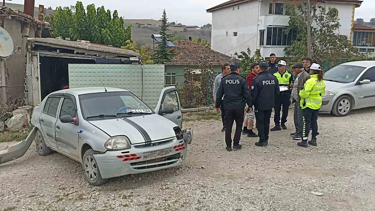 Havza’da otomobiller çarpıştı: Anne ve 3 yaşındaki çocuğu yaralandı