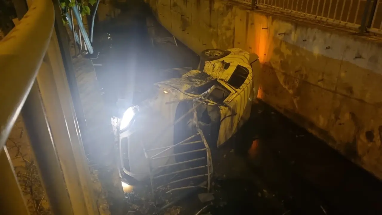 Kayseri’de otomobil kanala uçtu: 2 yaralı