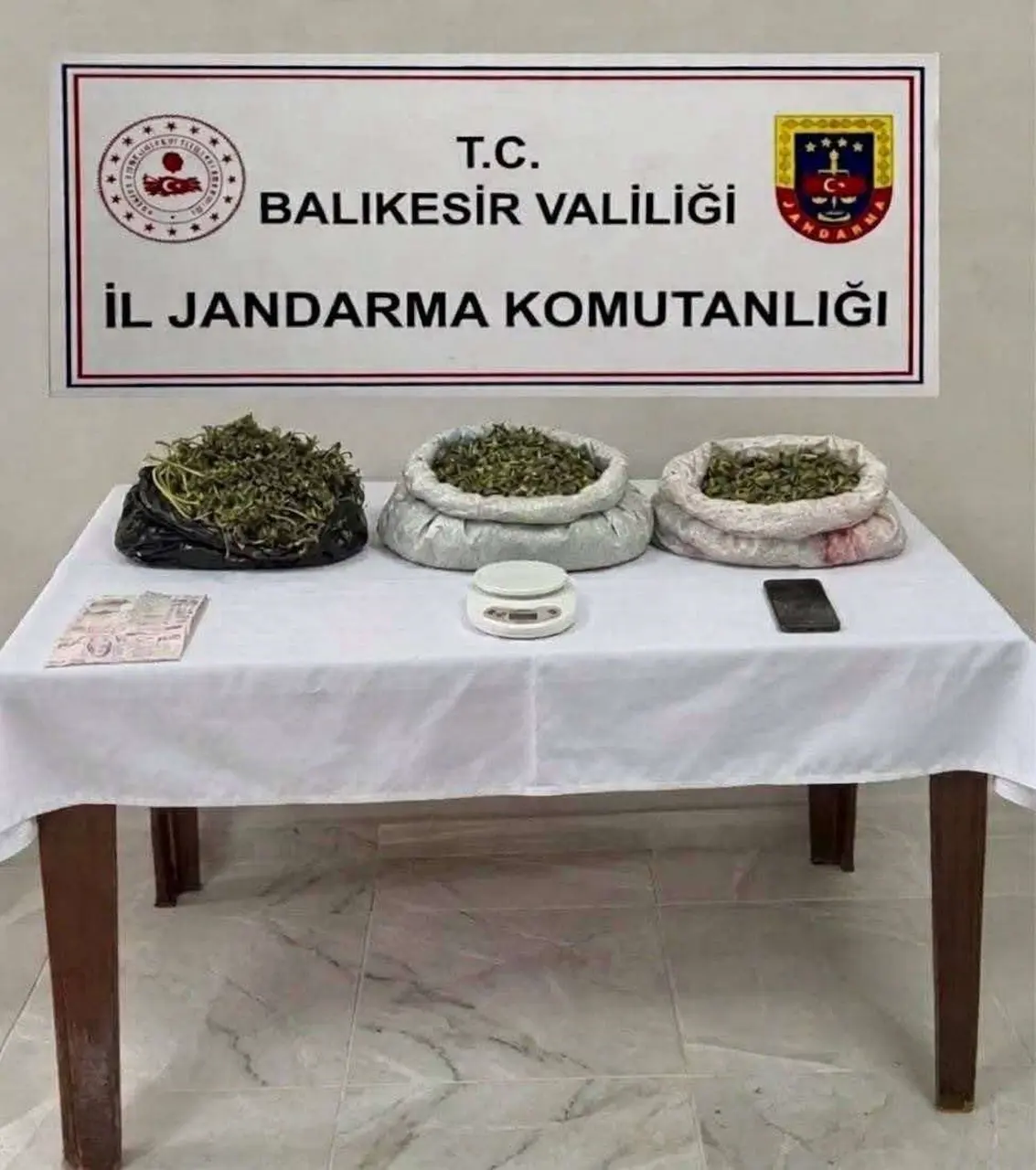 Balıkesir’de 13 ilçede uyuşturucu operasyonu; 46 şüpheliye gözaltı