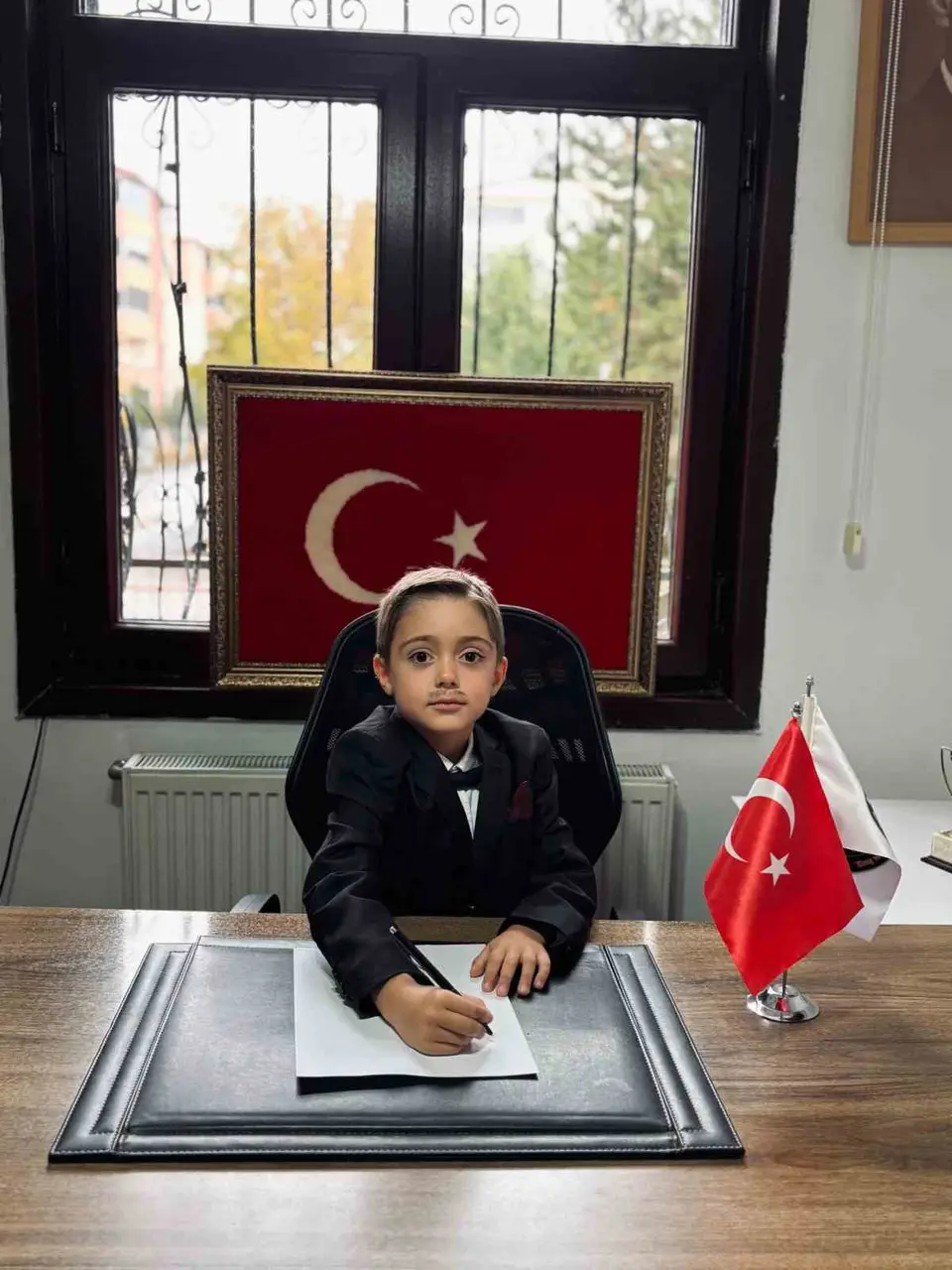 Kars’ta minik yüreklerin Cumhuriyet coşkusu sokaklara taştı