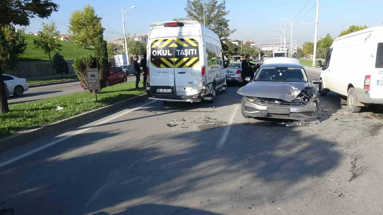 Malatya’da 6 aracın karıştığı kazada 3 kişi yaralandı