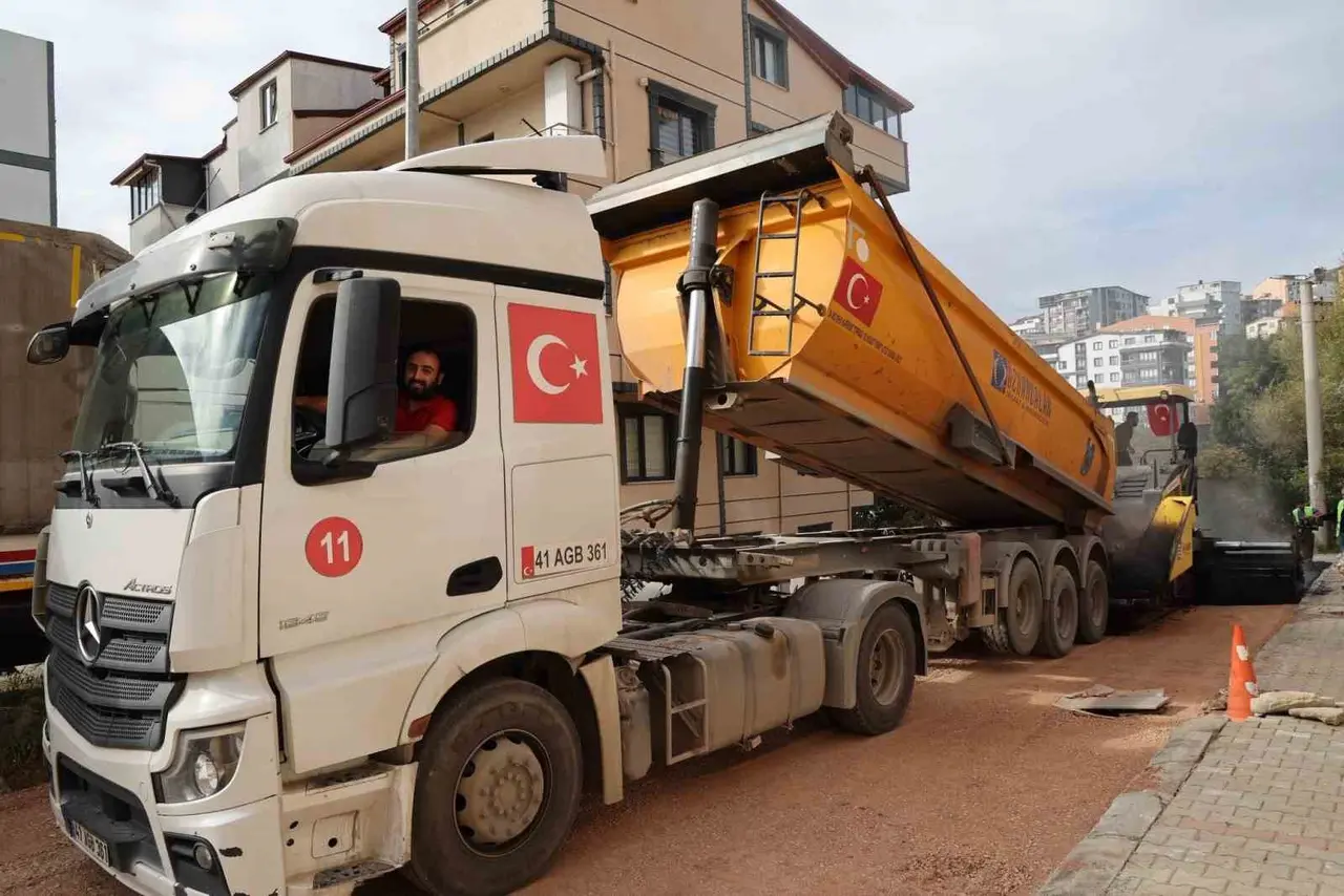 Gebze’de yol bakım ve onarım çalışmaları sürüyor