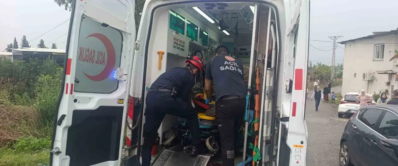 Trenin çarptığı otomobildeki 2 kişi yaralandı
