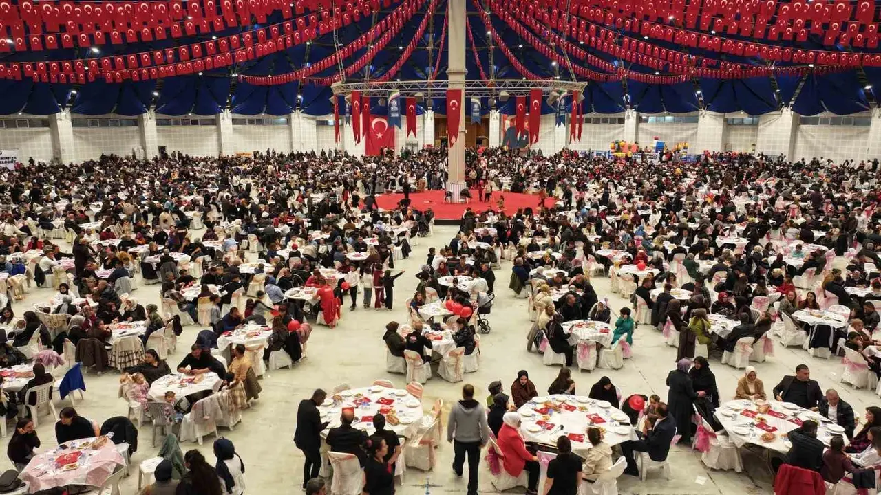 Başkan Başdeğirmen belediye personeliyle bir araya geldi