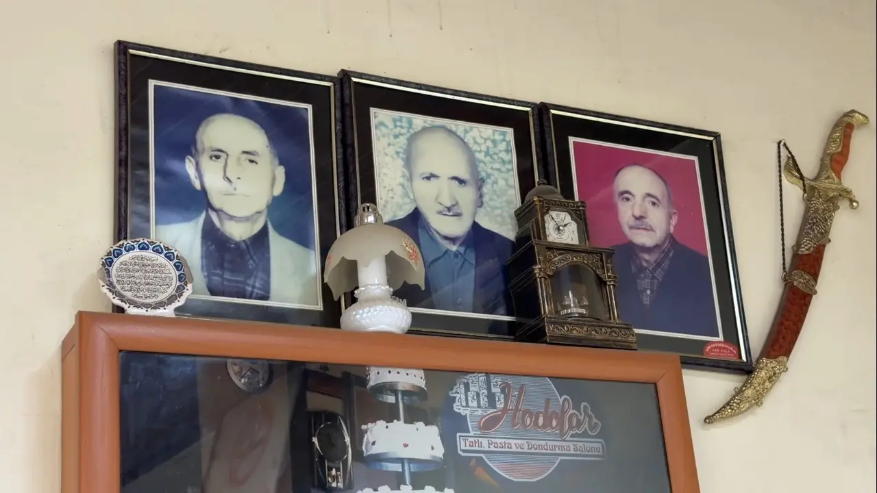 Simav’da üç nesildir tatlı ve dondurmacılık geleneği yaşatılıyor